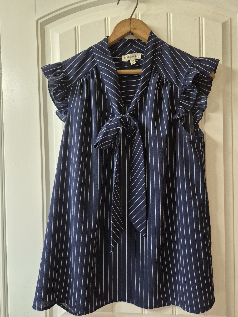 Womens Faith And Joy Pinstriped Sleeveless Blouse Size Medium